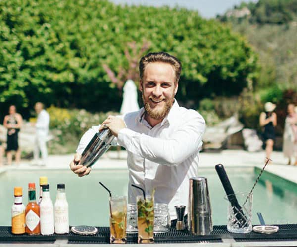 Private barman - L'Expérience bar Cannes barmaid at home mobile bartender for hire